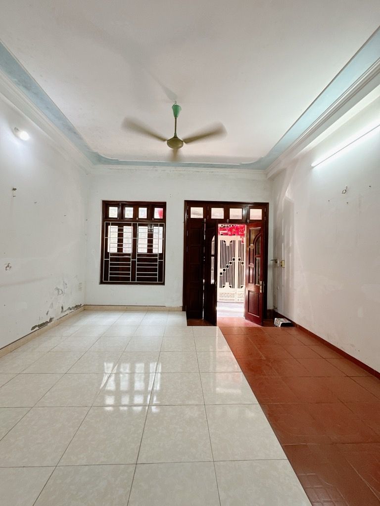 Bán nhà Trường Chinh - diện tích 40.5m2 3 tầng - Ngõ thông, cách mặt phố 40m - giá 12,5 tỷ