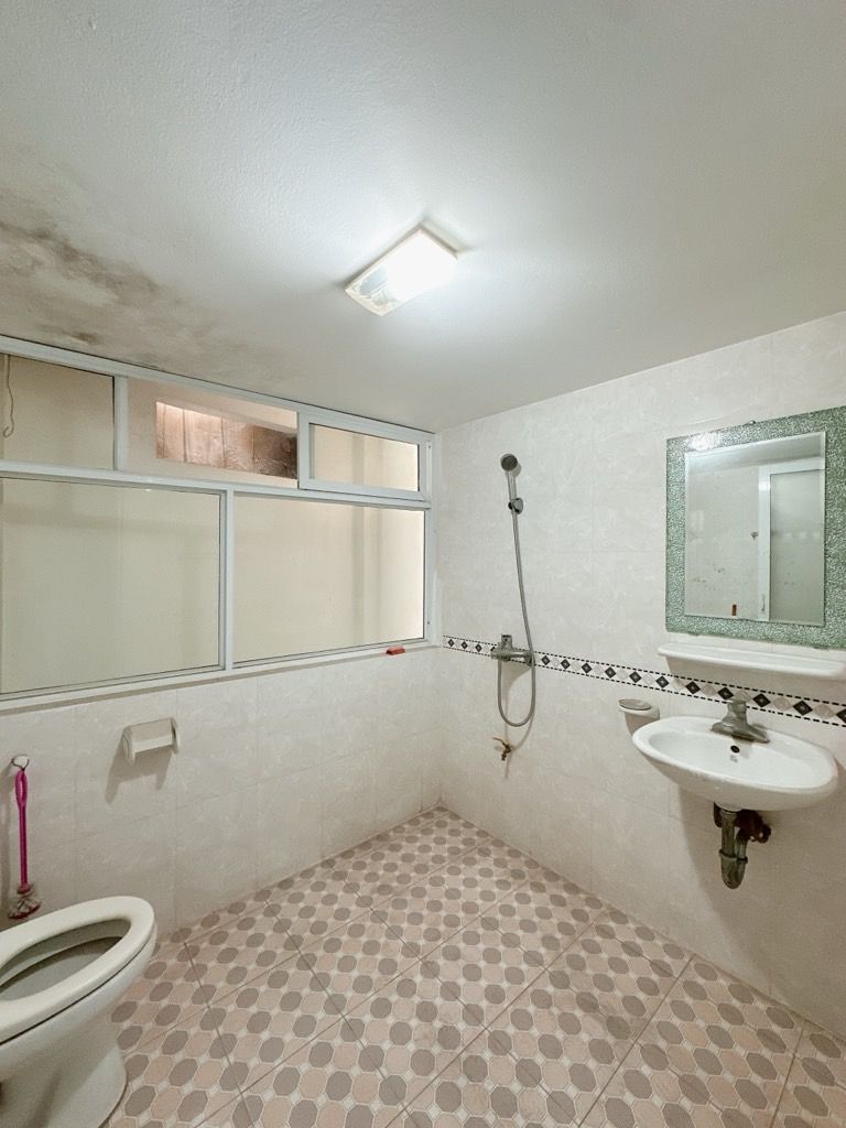 Bán nhà Trường Chinh - diện tích 40.5m2 3 tầng - Ngõ thông, cách mặt phố 40m - giá 12,5 tỷ