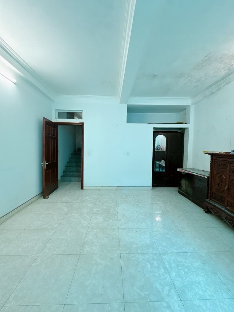 Bán nhà Trường Chinh - diện tích 40.5m2 3 tầng - Ngõ thông, cách mặt phố 40m - giá 12,5 tỷ