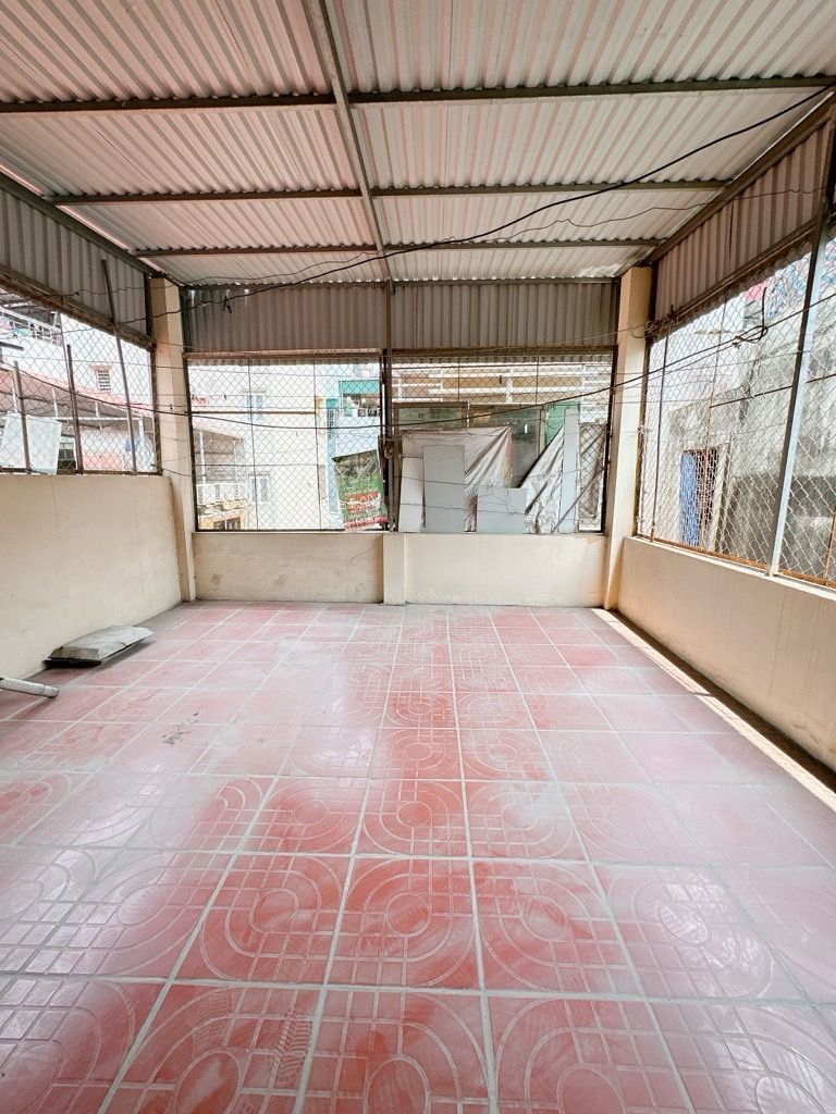 Bán nhà Trường Chinh - diện tích 40.5m2 3 tầng - Ngõ thông, cách mặt phố 40m - giá 12,5 tỷ