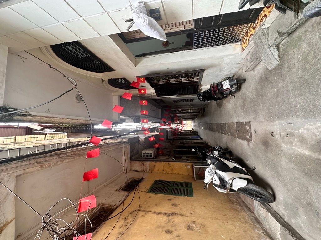 Bán nhà Khuất Duy Tiến - diện tích 28,4m2 2 tầng - Ô tô tránh - giá 9,6 tỷ