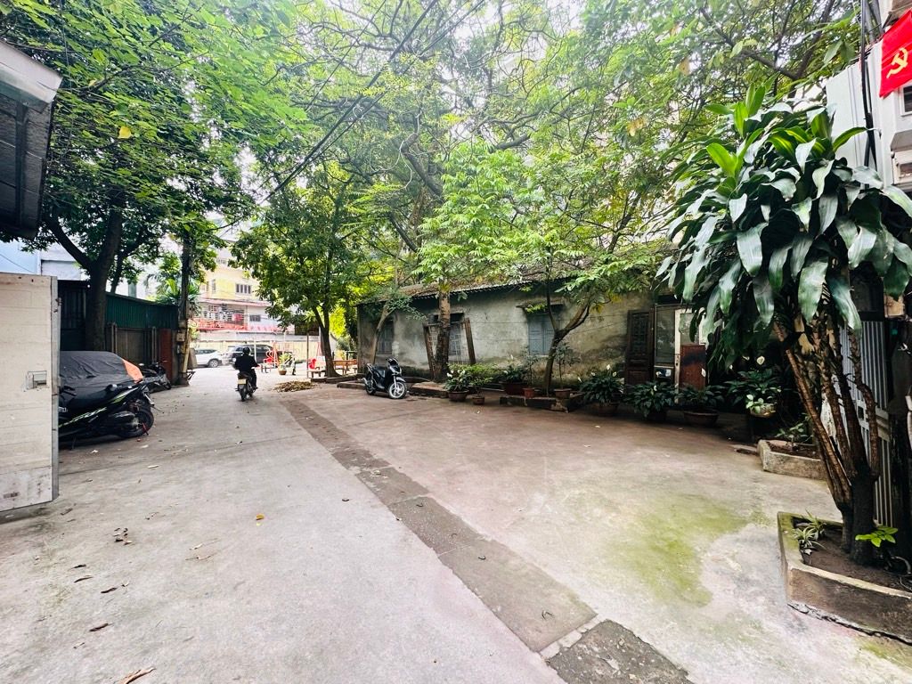 Bán nhà Khuất Duy Tiến - diện tích 28,4m2 2 tầng - Ô tô tránh - giá 9,6 tỷ