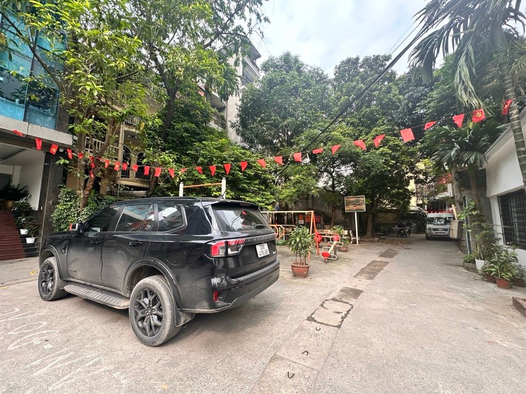 Bán nhà Khuất Duy Tiến - diện tích 28,4m2 2 tầng - Ô tô tránh - giá 9,6 tỷ