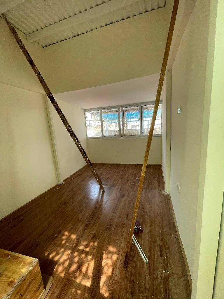 Bán nhà Bùi Ngọc Dương - diện tích 80m2 2 tầng - ô tô qua cửa - giá 4,35 tỷ