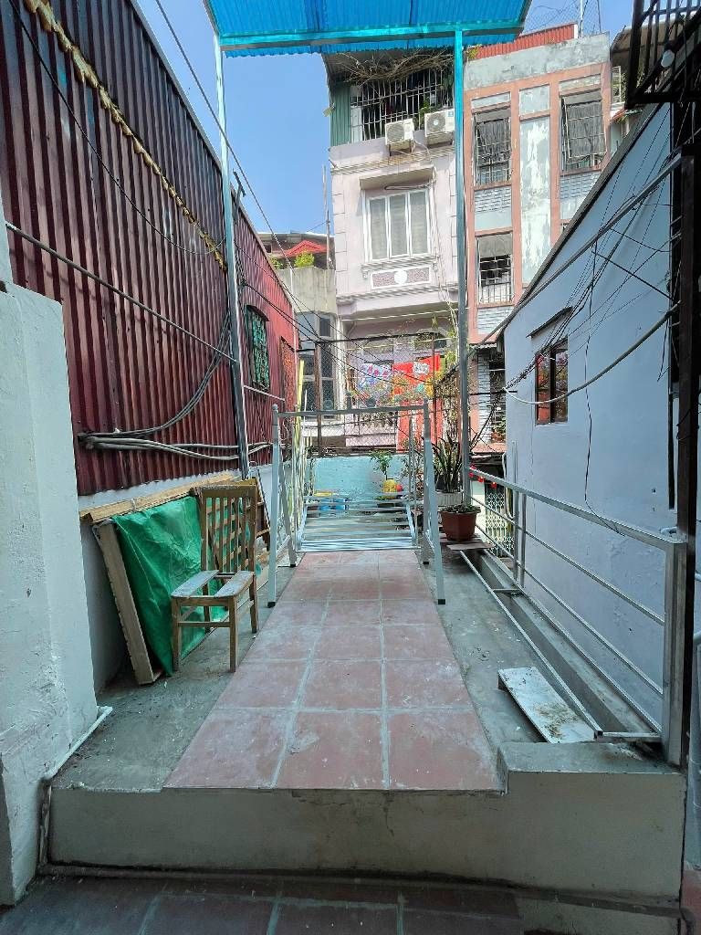 Bán nhà Bùi Ngọc Dương - diện tích 80m2 2 tầng - ô tô qua cửa - giá 4,35 tỷ