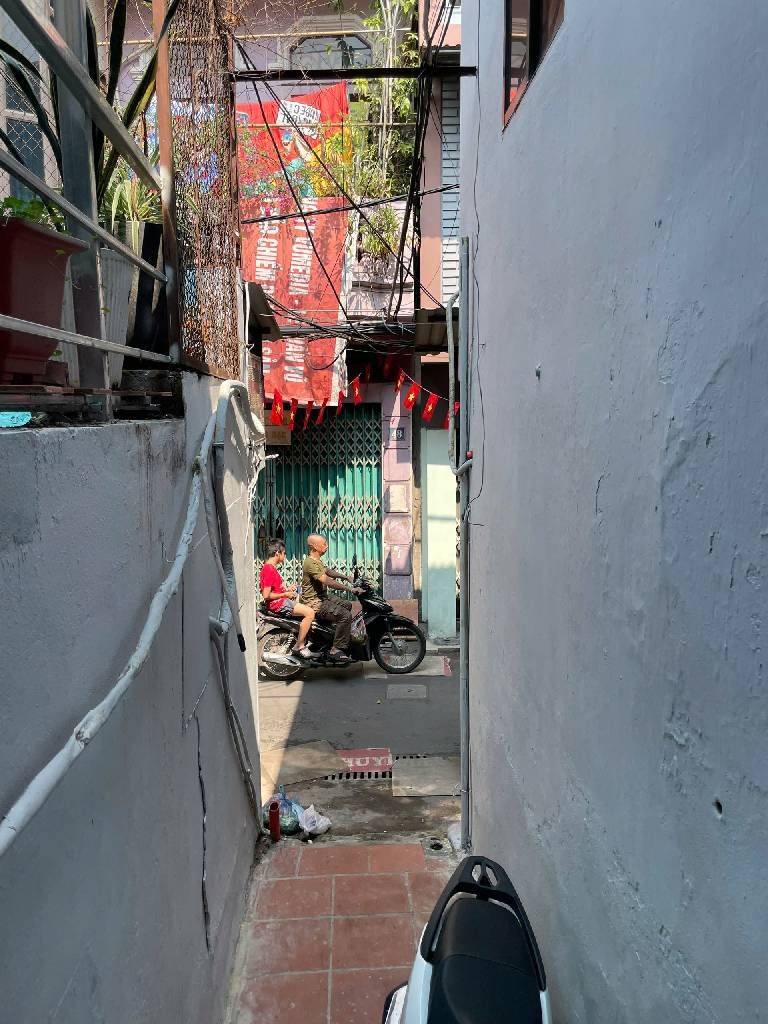 Bán nhà Bùi Ngọc Dương - diện tích 80m2 2 tầng - ô tô qua cửa - giá 4,35 tỷ