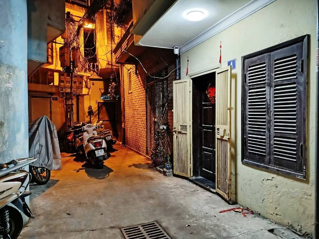 Bán nhà Trần Khát Chân - diện tích 28m2 3 tầng - Ngõ nông, gần phố - giá 7,2 tỷ