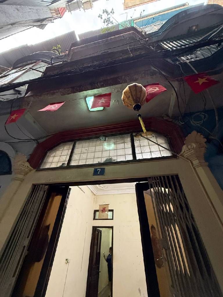 Bán nhà Thổ Quan - diện tích 28,1m2 3 tầng - ngõ ba gác - giá 7,25 tỷ