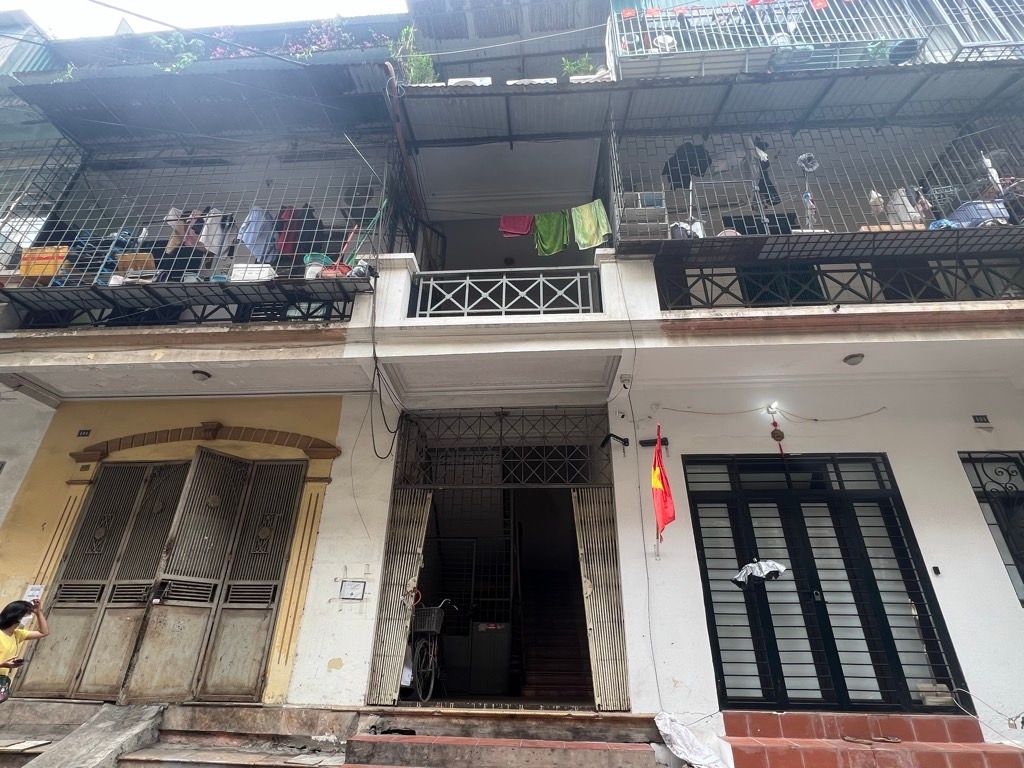 Bán nhà Tam Trinh - diện tích 69.4m2 3 tầng - ô tô tránh - giá 5,6 tỷ