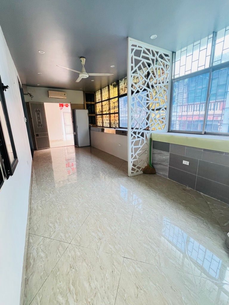 Bán nhà Tam Trinh - diện tích 69.4m2 3 tầng - ô tô tránh - giá 5,6 tỷ