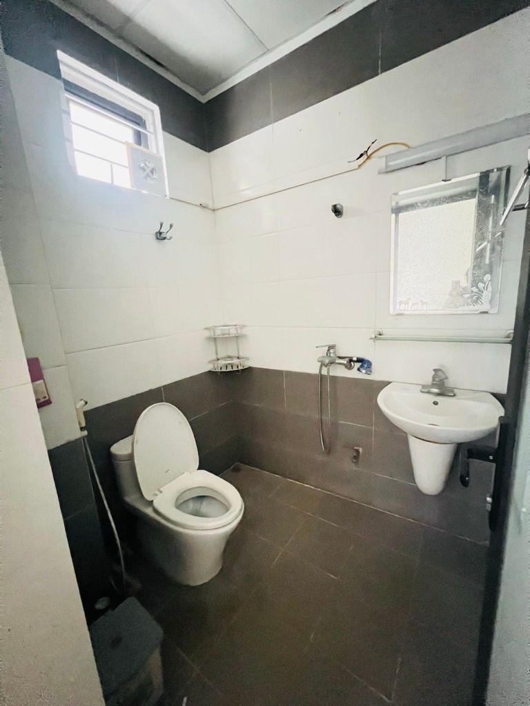 Bán nhà Tam Trinh - diện tích 69.4m2 3 tầng - ô tô tránh - giá 5,6 tỷ