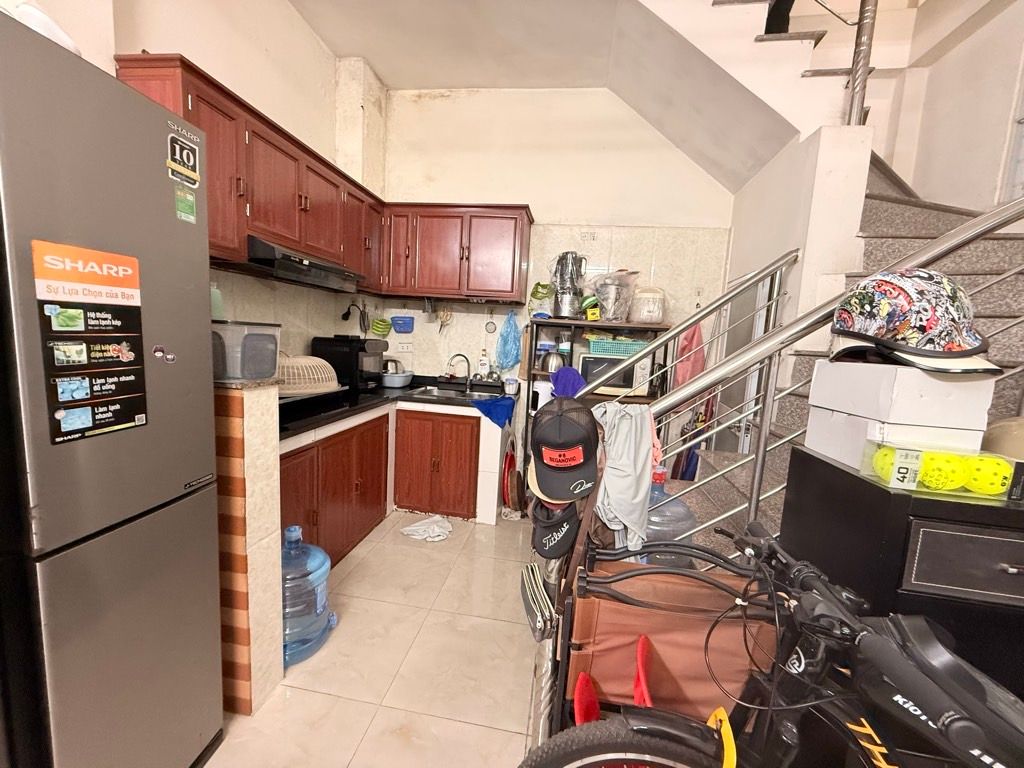 Bán nhà Nguyễn Chính - diện tích 24m2 5 tầng - ô tô tránh - giá 4,3 tỷ