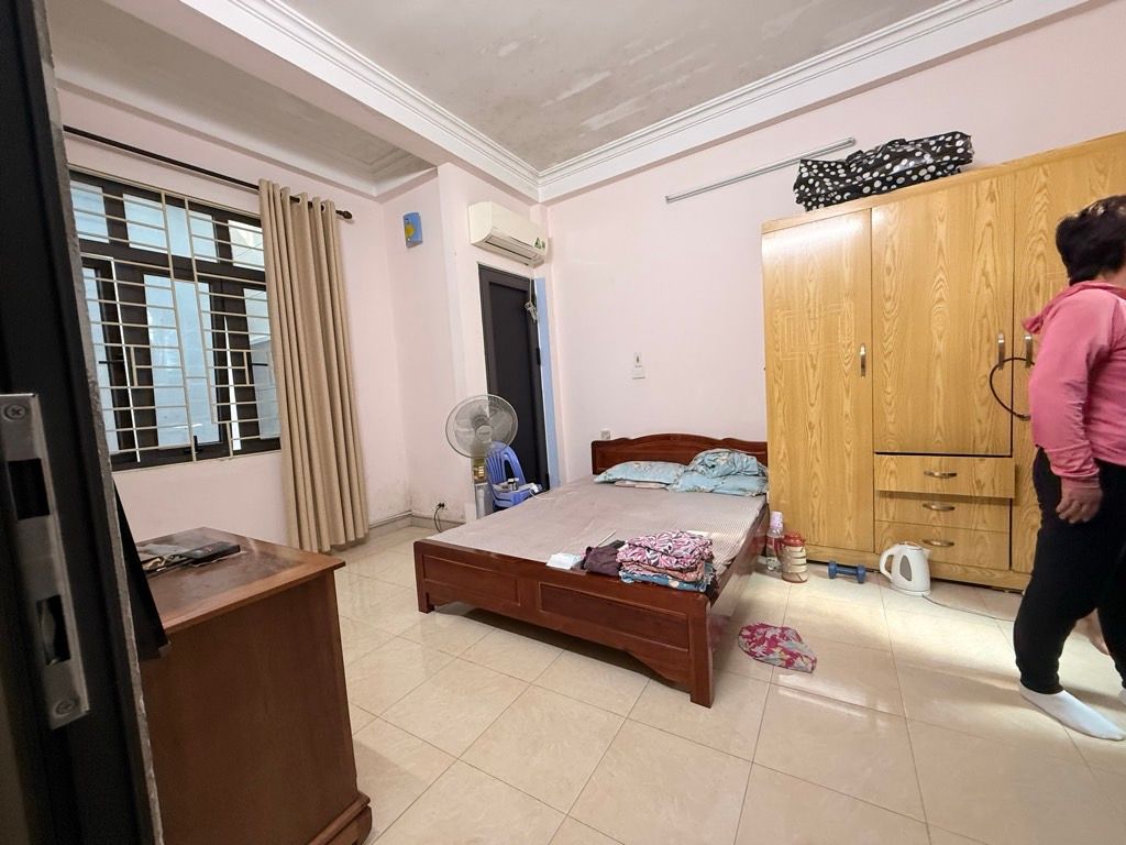 Bán nhà Nguyễn Chính - diện tích 24m2 5 tầng - ô tô tránh - giá 4,3 tỷ