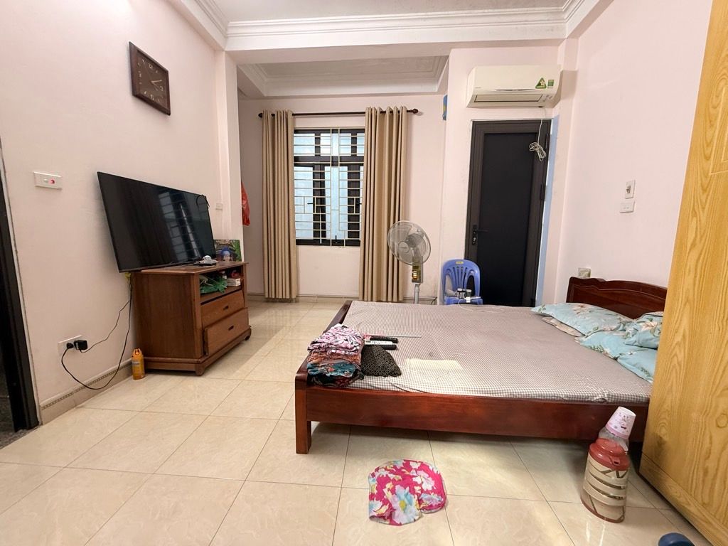 Bán nhà Nguyễn Chính - diện tích 24m2 5 tầng - ô tô tránh - giá 4,3 tỷ