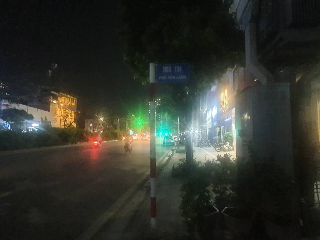 Bán nhà Yên Lãng - diện tích 34m2 3 tầng - Ngõ thông - giá 10,5 tỷ