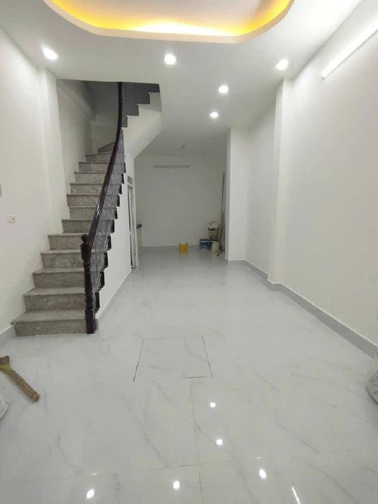 Bán nhà Yên Lãng - diện tích 34m2 3 tầng - Ngõ thông - giá 10,5 tỷ