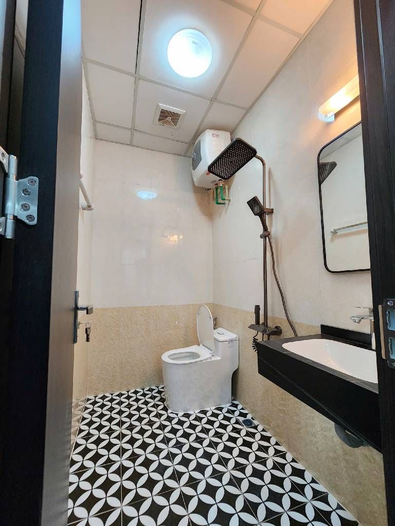 Bán nhà Hoàng Đạo Thành - diện tích 66.2m2 15 tầng - Lô góc, nội thất đẹp - giá 5,75 tỷ