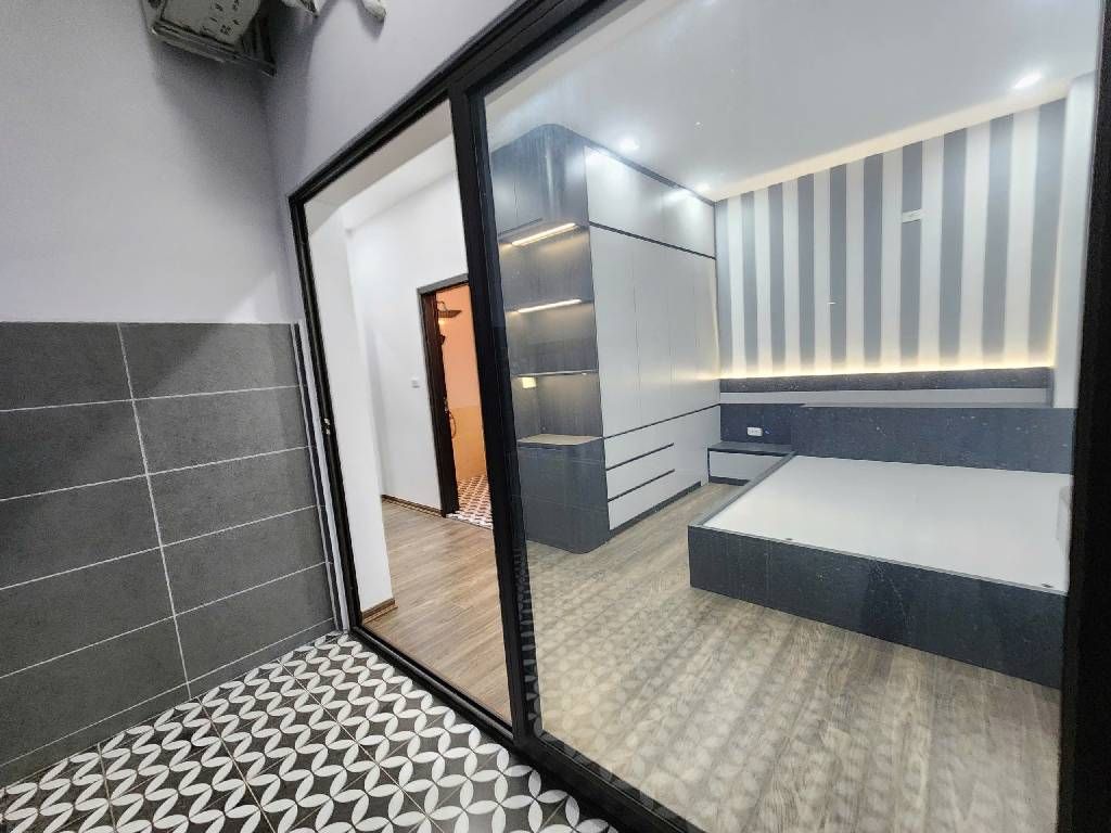 Bán nhà Hoàng Đạo Thành - diện tích 66.2m2 15 tầng - Lô góc, nội thất đẹp - giá 5,75 tỷ