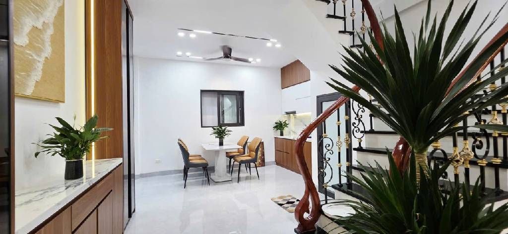 Bán nhà Định Công Thượng - diện tích 37m2 4 tầng - Nhà đẹp ở luôn - giá 9,6 tỷ