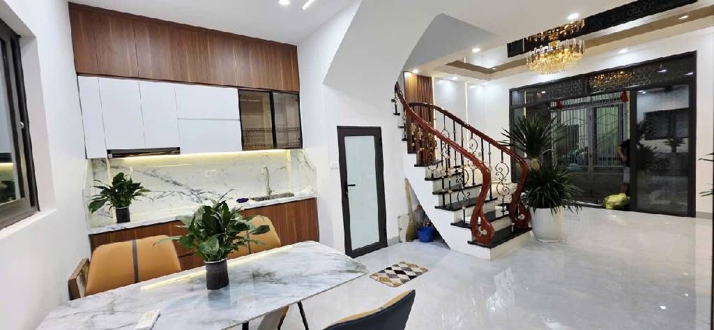 Bán nhà Định Công Thượng - diện tích 37m2 4 tầng - Nhà đẹp ở luôn - giá 9,6 tỷ