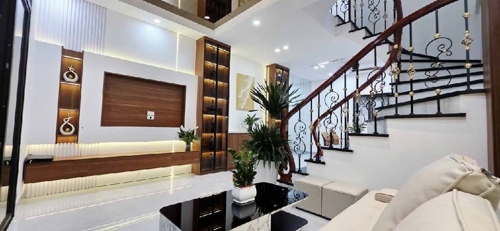 Bán nhà Định Công Thượng - diện tích 37m2 4 tầng - Nhà đẹp ở luôn - giá 9,6 tỷ