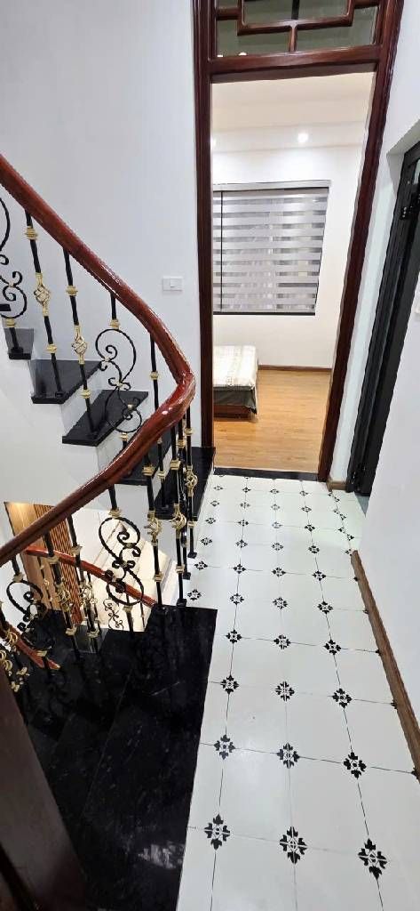 Bán nhà Định Công Thượng - diện tích 37m2 4 tầng - Nhà đẹp ở luôn - giá 9,6 tỷ
