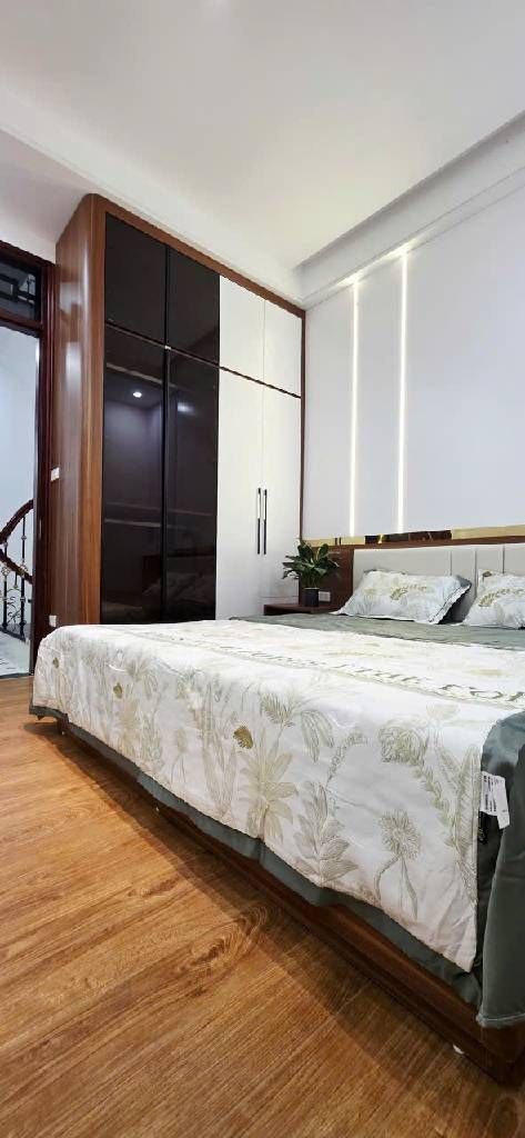 Bán nhà Định Công Thượng - diện tích 37m2 4 tầng - Nhà đẹp ở luôn - giá 9,6 tỷ