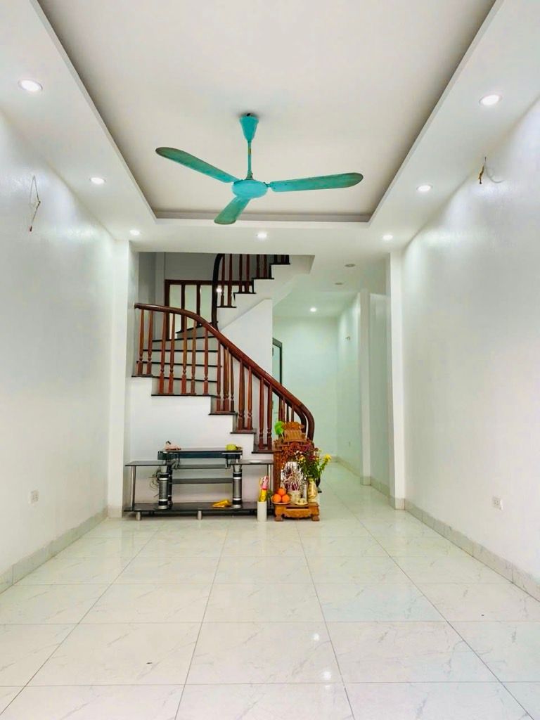 Bán nhà Lĩnh Nam - diện tích 32m2 2 tầng - mặt ngõ ô tô - giá 4,6 tỷ