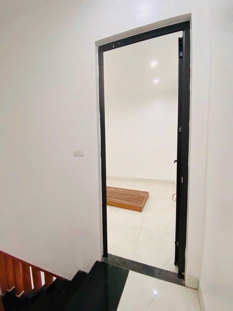 Bán nhà Lĩnh Nam - diện tích 32m2 2 tầng - mặt ngõ ô tô - giá 4,6 tỷ