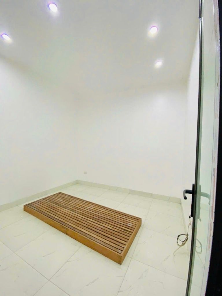 Bán nhà Lĩnh Nam - diện tích 32m2 2 tầng - mặt ngõ ô tô - giá 4,6 tỷ