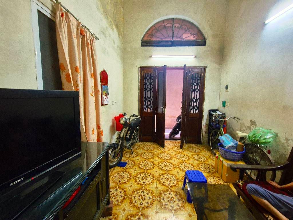 Bán nhà Kiến Thiết - diện tích 38m2 3 tầng - Ô TÔ GẦN - giá 8,9 tỷ