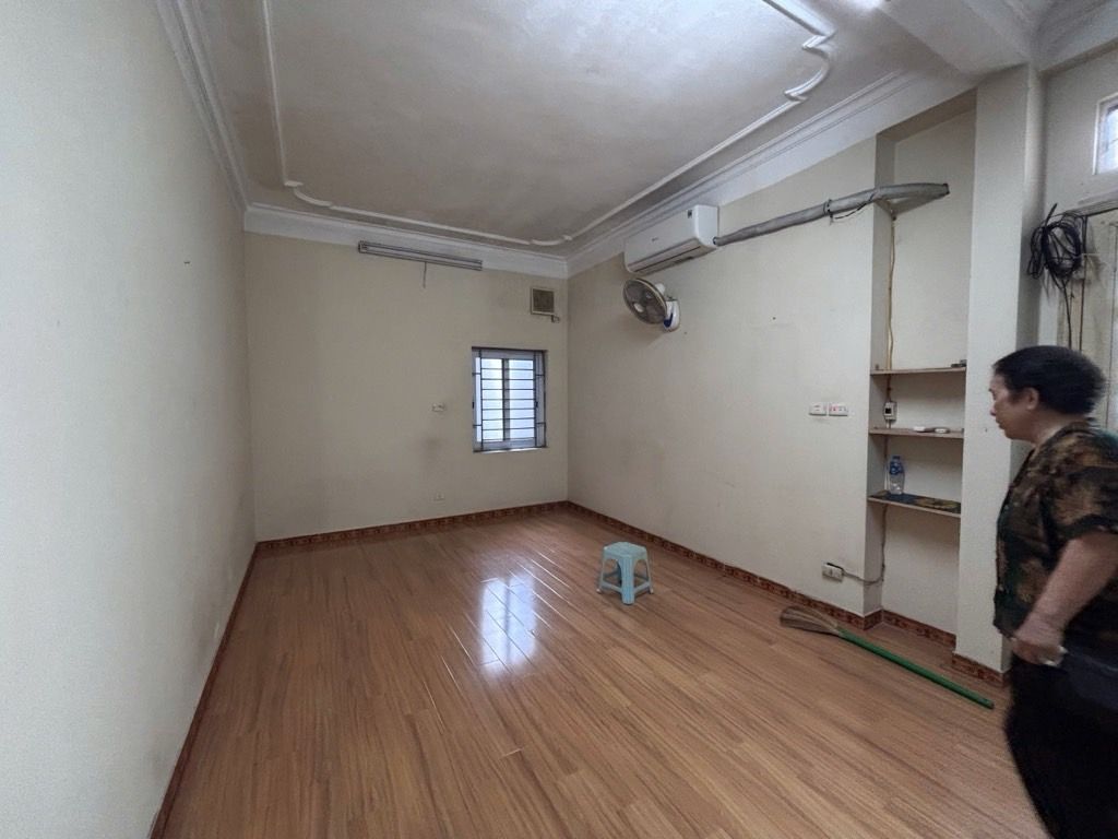 Bán nhà Lê Duẩn - diện tích 32.6m2 5 tầng - Nhà nhỏ dòng tiền, sát phố - giá 5,9 tỷ