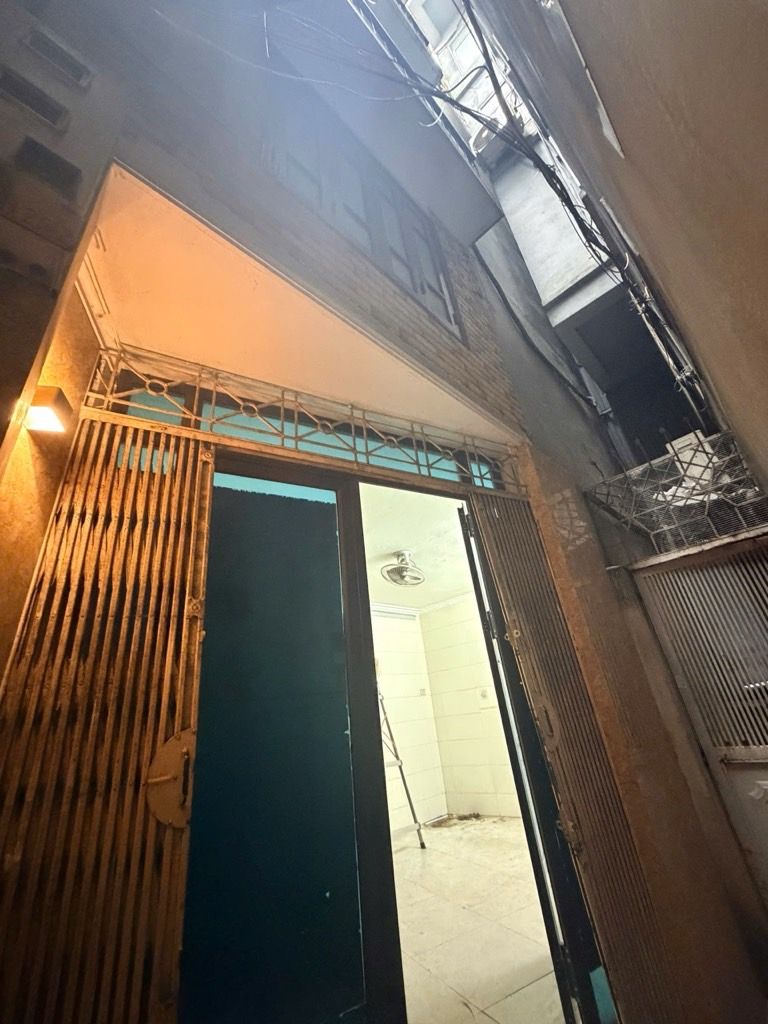 Bán nhà Trần Quý Cáp - diện tích 29m2 5 tầng - ô tô đỗ gần cửa - giá 5,85 tỷ