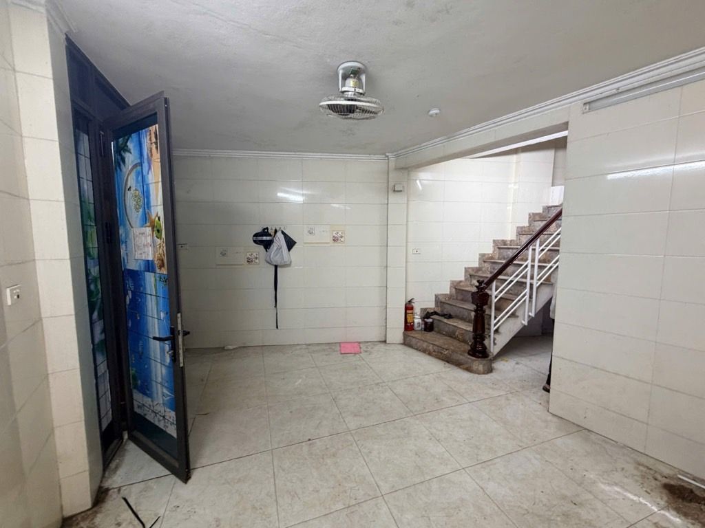 Bán nhà Trần Quý Cáp - diện tích 29m2 5 tầng - ô tô đỗ gần cửa - giá 5,85 tỷ