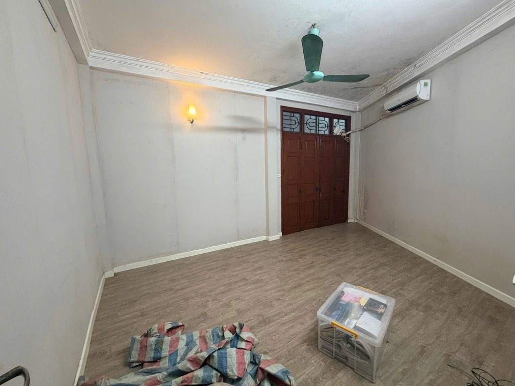 Bán nhà Trần Quý Cáp - diện tích 29m2 5 tầng - ô tô đỗ gần cửa - giá 5,85 tỷ