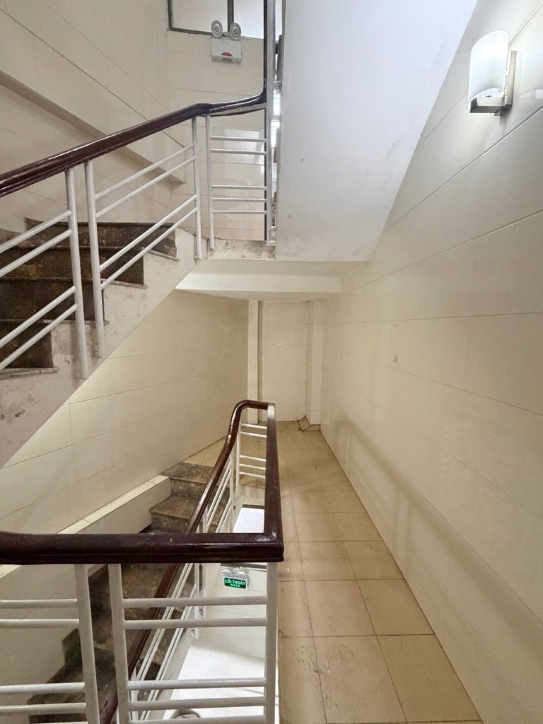 Bán nhà Trần Quý Cáp - diện tích 29m2 5 tầng - ô tô đỗ gần cửa - giá 5,85 tỷ