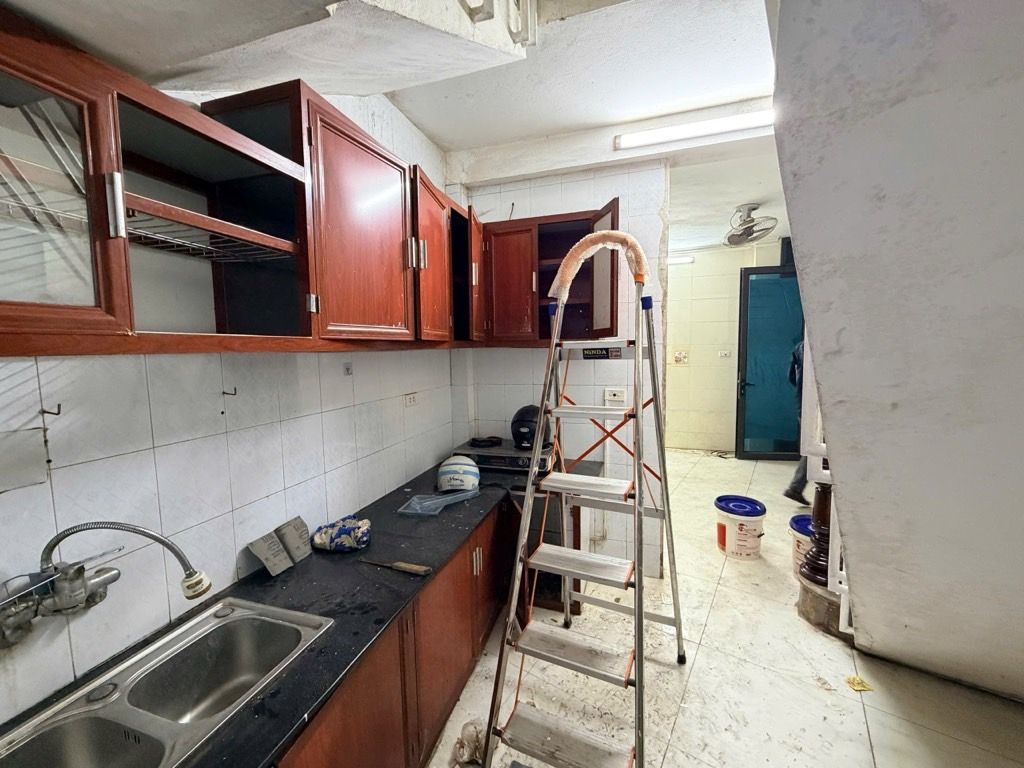 Bán nhà Trần Quý Cáp - diện tích 29m2 5 tầng - ô tô đỗ gần cửa - giá 5,85 tỷ