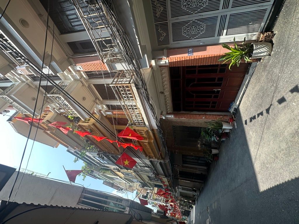 Bán nhà Dương Văn Bé - diện tích 30m2 5 tầng - ô tô tránh - giá 8 tỷ