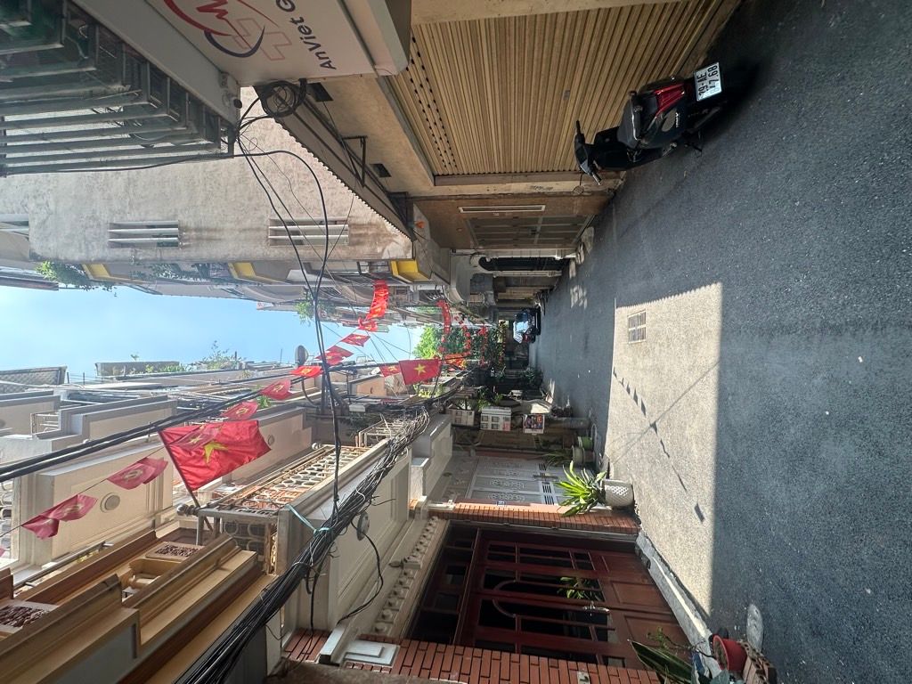 Bán nhà Dương Văn Bé - diện tích 30m2 5 tầng - ô tô tránh - giá 8 tỷ