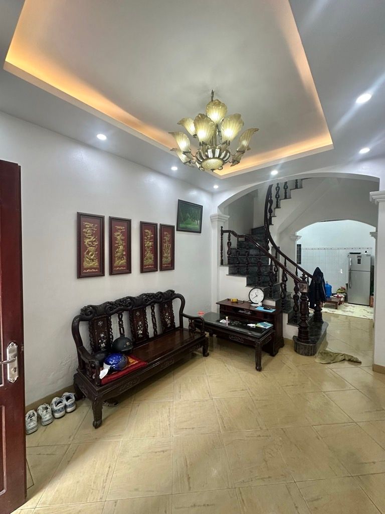 Bán nhà Dương Văn Bé - diện tích 30m2 5 tầng - ô tô tránh - giá 8 tỷ