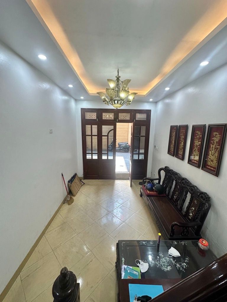 Bán nhà Dương Văn Bé - diện tích 30m2 5 tầng - ô tô tránh - giá 8 tỷ
