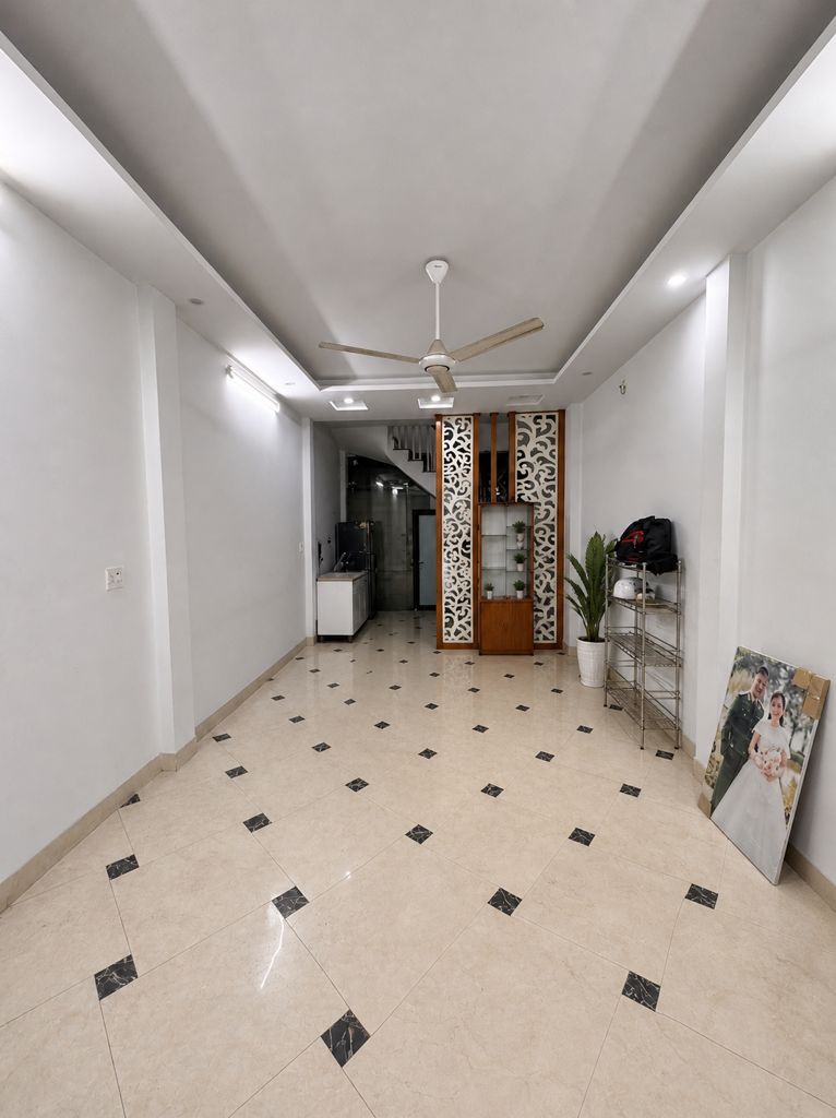 Bán nhà Yên Duyên - diện tích 39m2 5 tầng - ô tô đỗ cửa - giá 11,2 tỷ