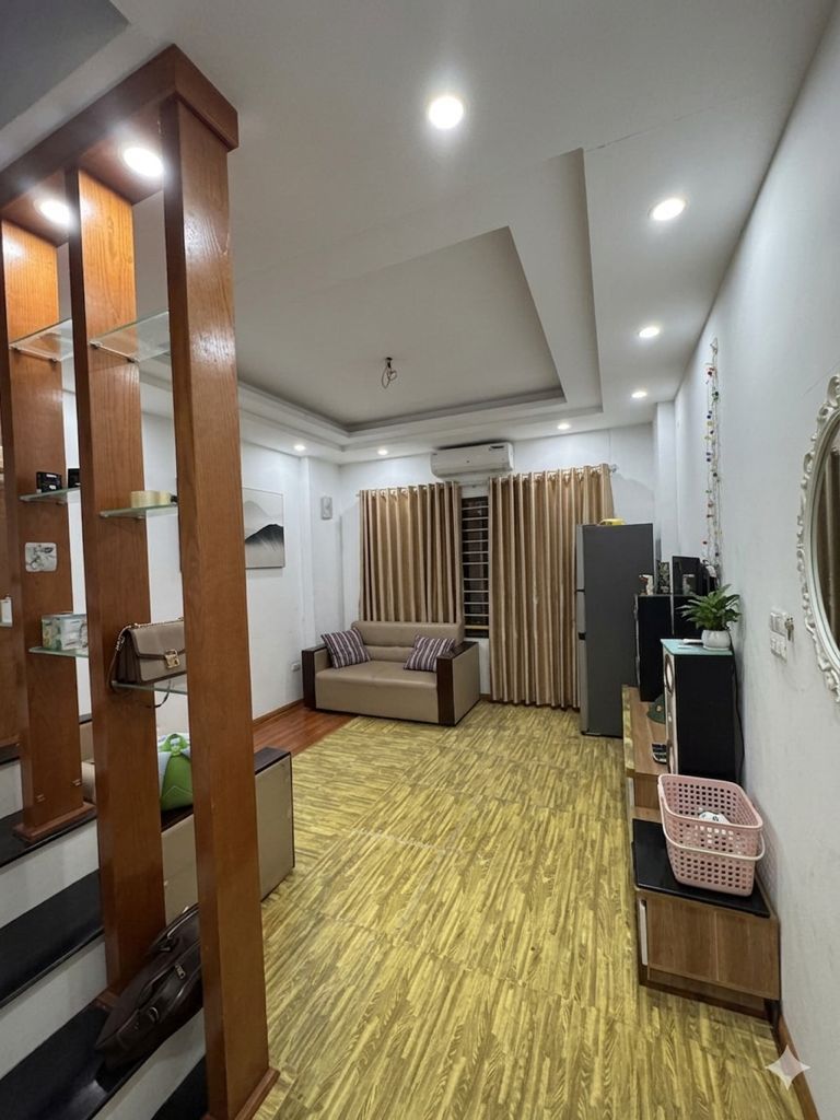 Bán nhà Yên Duyên - diện tích 39m2 5 tầng - ô tô đỗ cửa - giá 11,2 tỷ