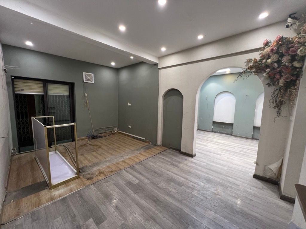 Bán nhà Hoàng Ngọc Phách - diện tích 70m2 1 tầng - Ô TÔ - KINH DOANH - giá 6,4 tỷ
