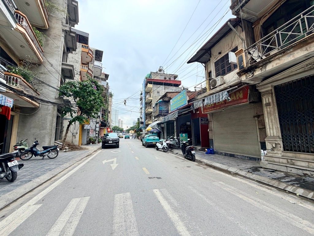 Bán nhà Trương Định - diện tích 34m2 2 tầng - ô tô tránh - giá 12,6 tỷ