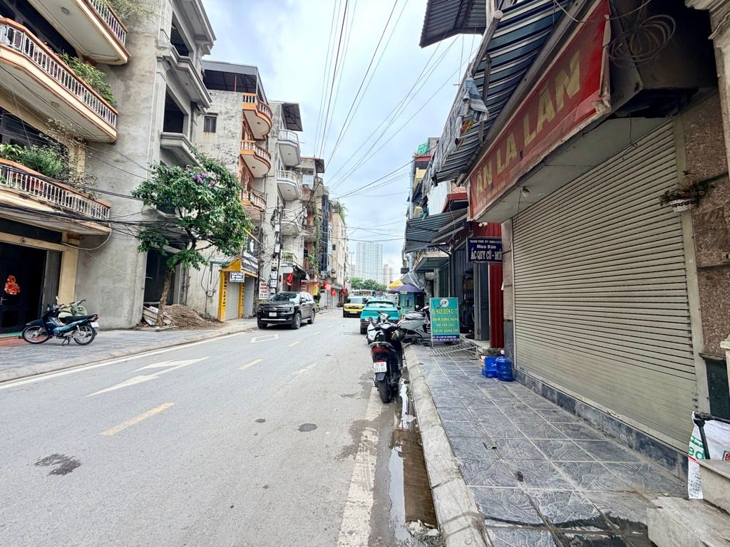 Bán nhà Trương Định - diện tích 34m2 2 tầng - ô tô tránh - giá 12,6 tỷ