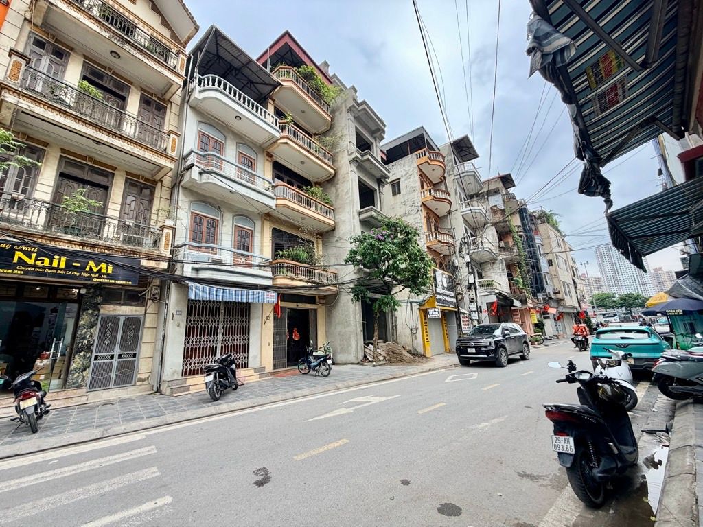 Bán nhà Trương Định - diện tích 34m2 2 tầng - ô tô tránh - giá 12,6 tỷ