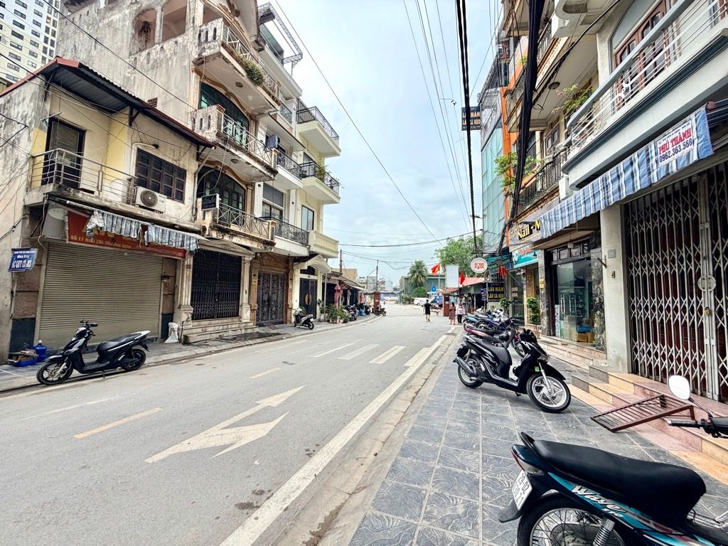 Bán nhà Trương Định - diện tích 34m2 2 tầng - ô tô tránh - giá 12,6 tỷ