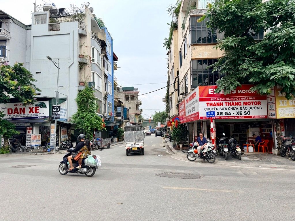 Bán nhà Trương Định - diện tích 34m2 2 tầng - ô tô tránh - giá 12,6 tỷ