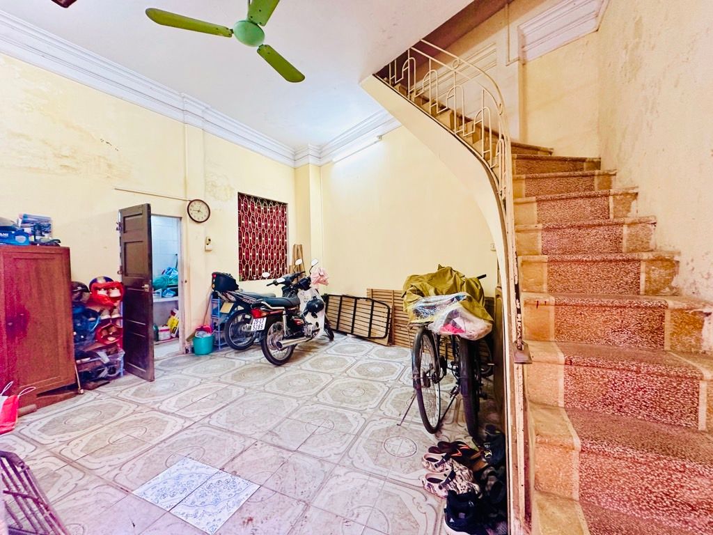 Bán nhà Tân Mai - diện tích 35m2 3 tầng - Lô góc, nhà đẹp vào ở luôn - giá 3,8 tỷ